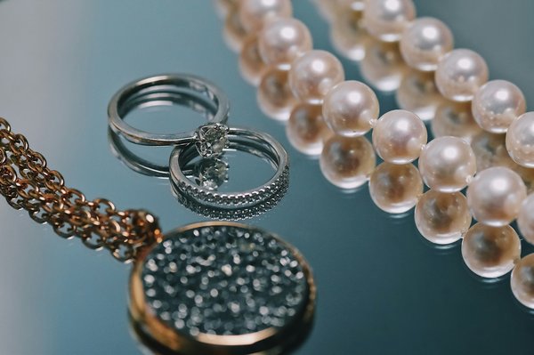Le raffinement des bijoux français faits main : un art précieux